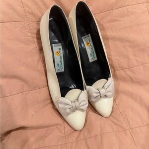 Vintage Liz Claiborne Women's Cream Kitten Heels with Bow